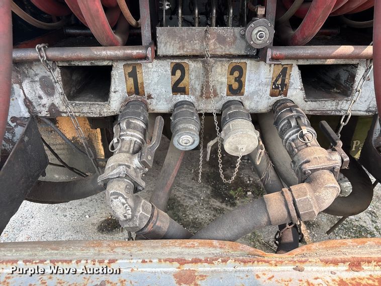 image for item EF1278 1996 International 4900 fuel / lube truck