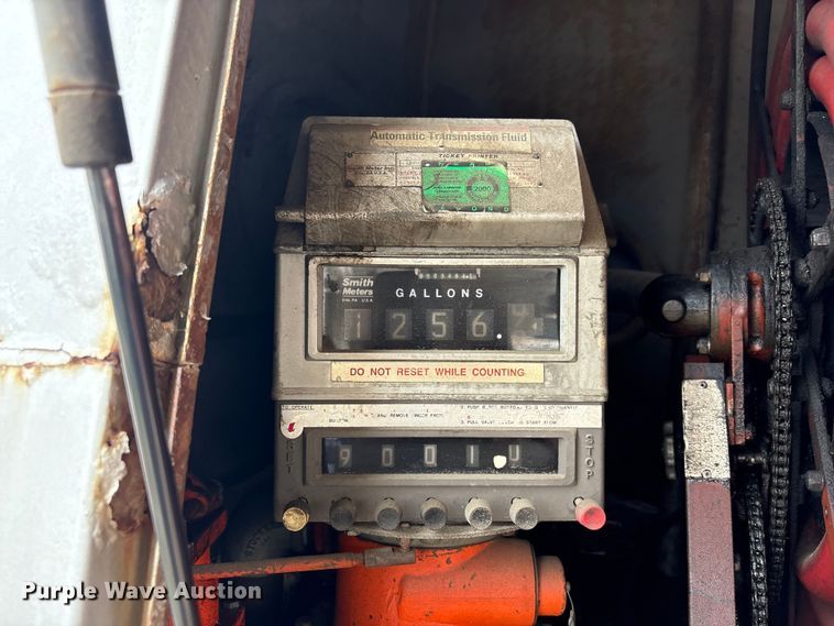 image for item EF1278 1996 International 4900 fuel / lube truck