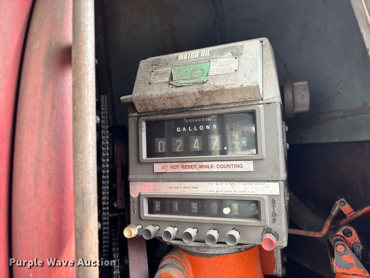 image for item EF1278 1996 International 4900 fuel / lube truck