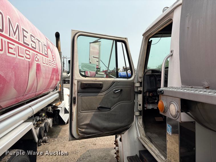 image for item EF1278 1996 International 4900 fuel / lube truck