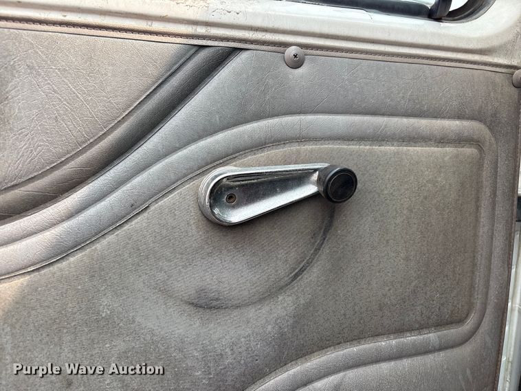 image for item EF1278 1996 International 4900 fuel / lube truck