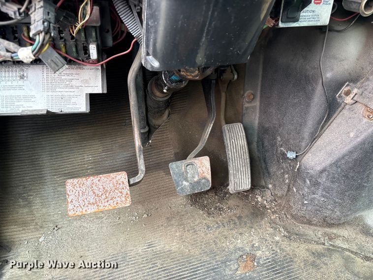 image for item EF1278 1996 International 4900 fuel / lube truck