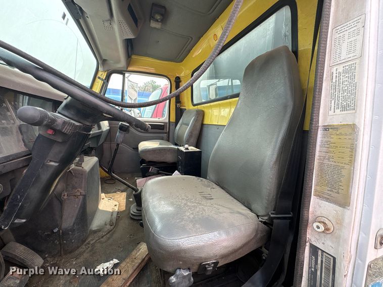 image for item EF1278 1996 International 4900 fuel / lube truck
