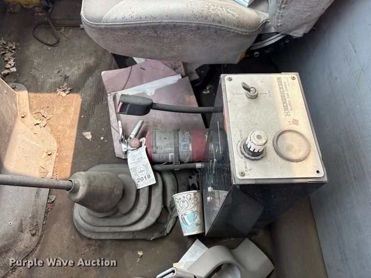 image for item EF1278 1996 International 4900 fuel / lube truck