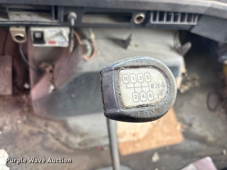 image for item EF1278 1996 International 4900 fuel / lube truck