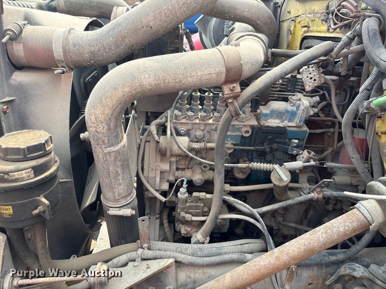 image for item EF1278 1996 International 4900 fuel / lube truck