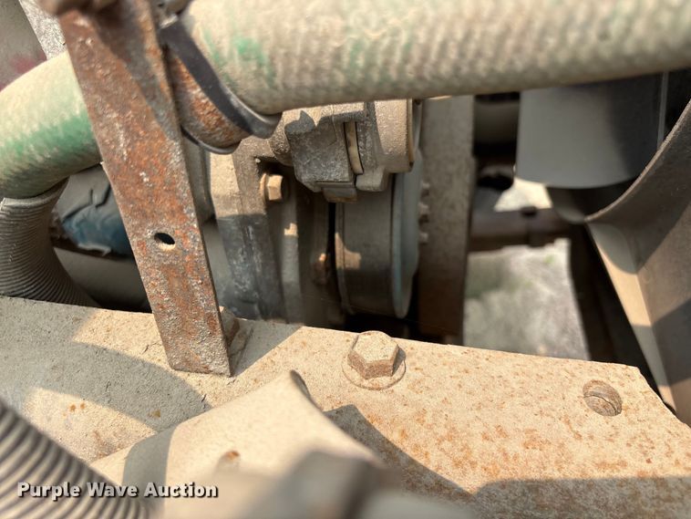 image for item EF1278 1996 International 4900 fuel / lube truck