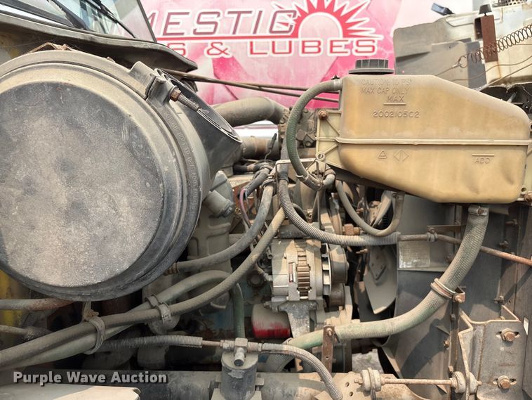 image for item EF1278 1996 International 4900 fuel / lube truck