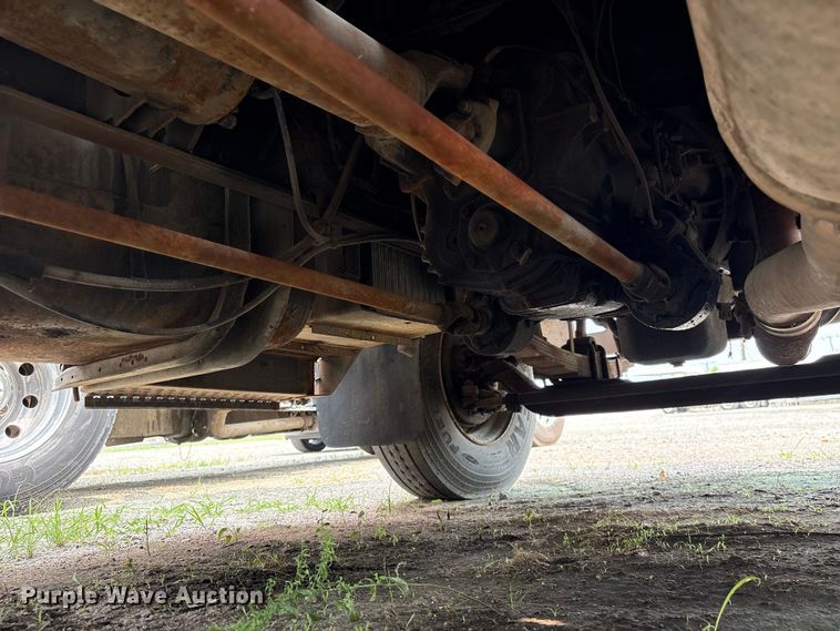 image for item EF1278 1996 International 4900 fuel / lube truck