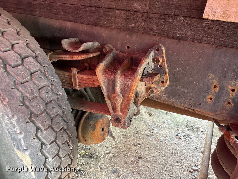 image for item EF1278 1996 International 4900 fuel / lube truck