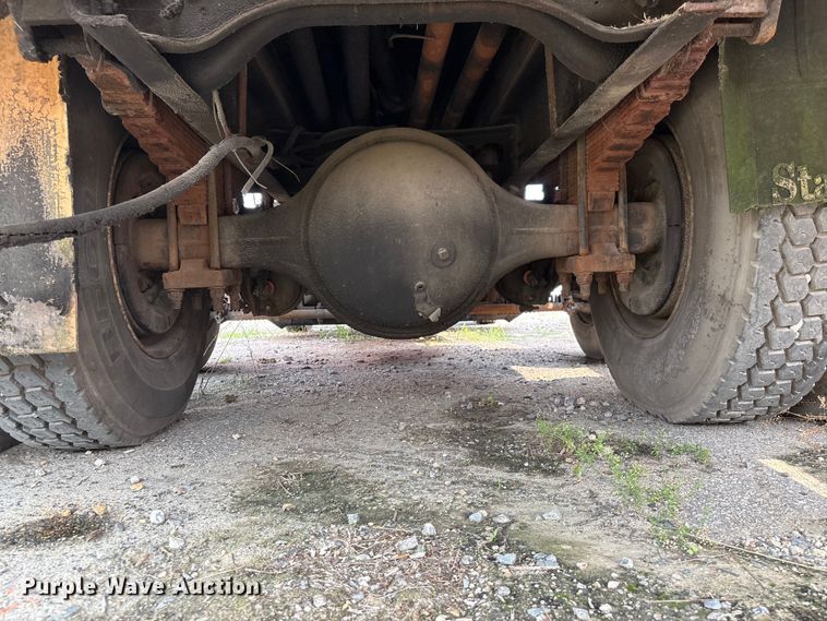image for item EF1278 1996 International 4900 fuel / lube truck