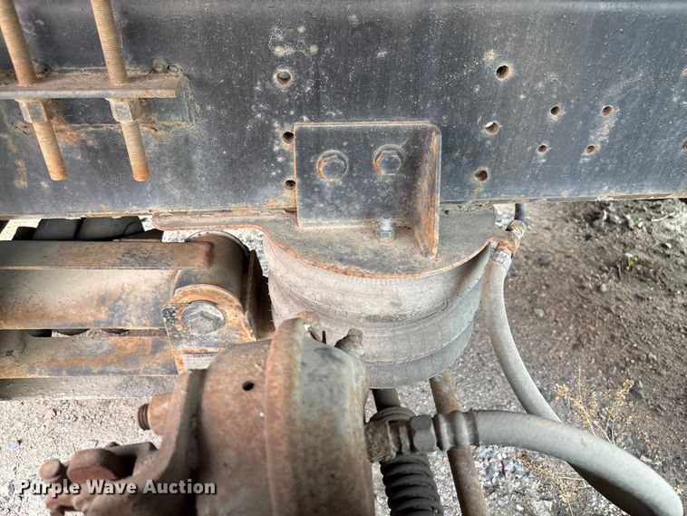image for item EF1278 1996 International 4900 fuel / lube truck