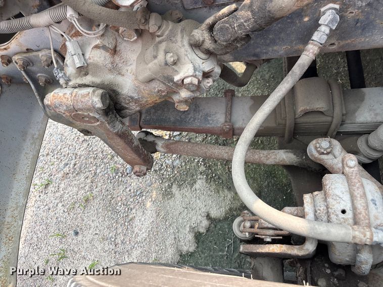 image for item EF1278 1996 International 4900 fuel / lube truck
