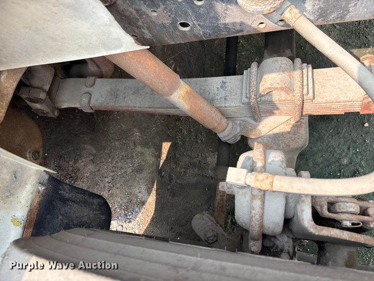 image for item EF1278 1996 International 4900 fuel / lube truck