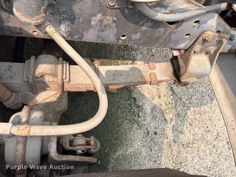 image for item EF1278 1996 International 4900 fuel / lube truck