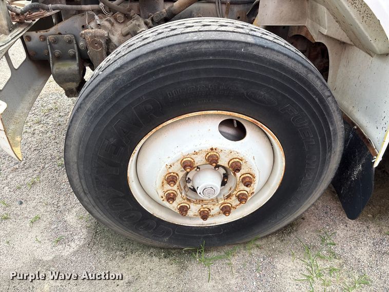image for item EF1278 1996 International 4900 fuel / lube truck