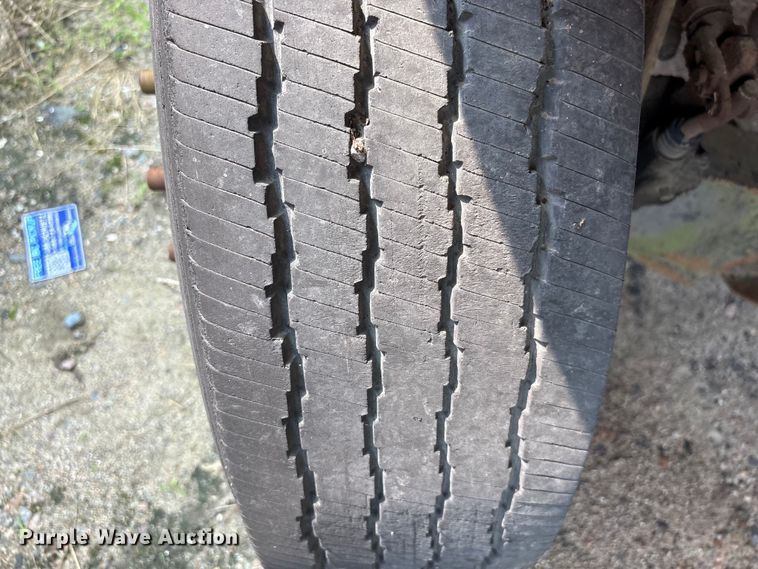 image for item EF1278 1996 International 4900 fuel / lube truck