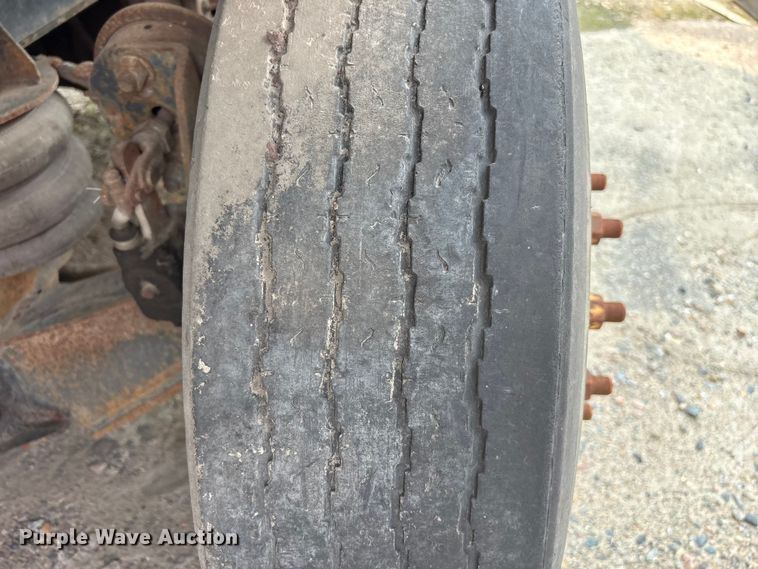 image for item EF1278 1996 International 4900 fuel / lube truck