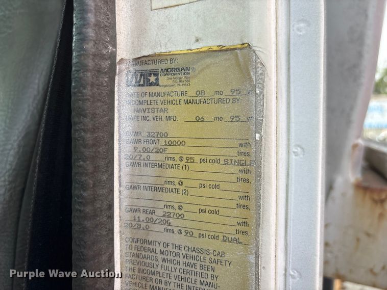 image for item EF1278 1996 International 4900 fuel / lube truck