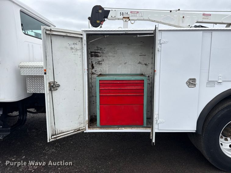 image for item EG8837 1991 International 4600 utility / service truck
