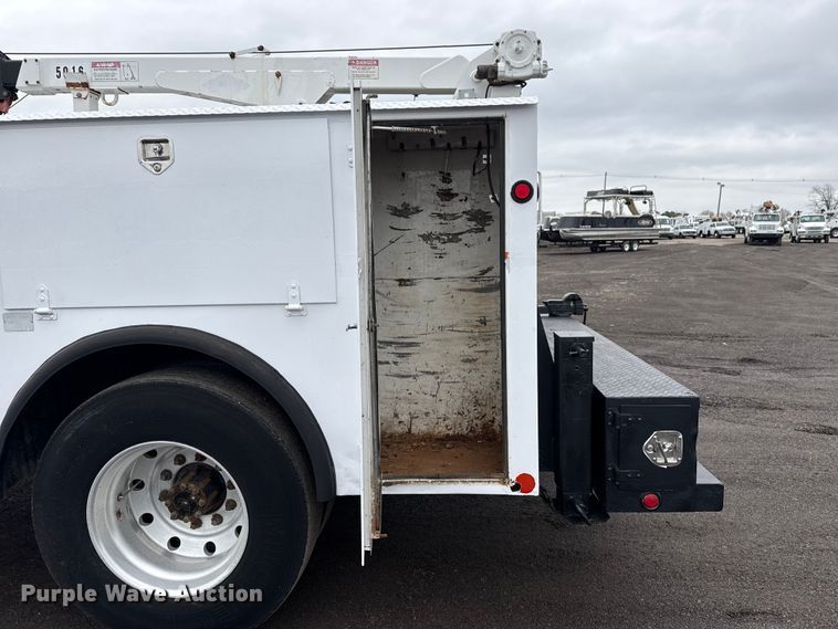 image for item EG8837 1991 International 4600 utility / service truck