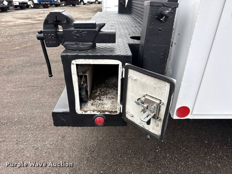 image for item EG8837 1991 International 4600 utility / service truck