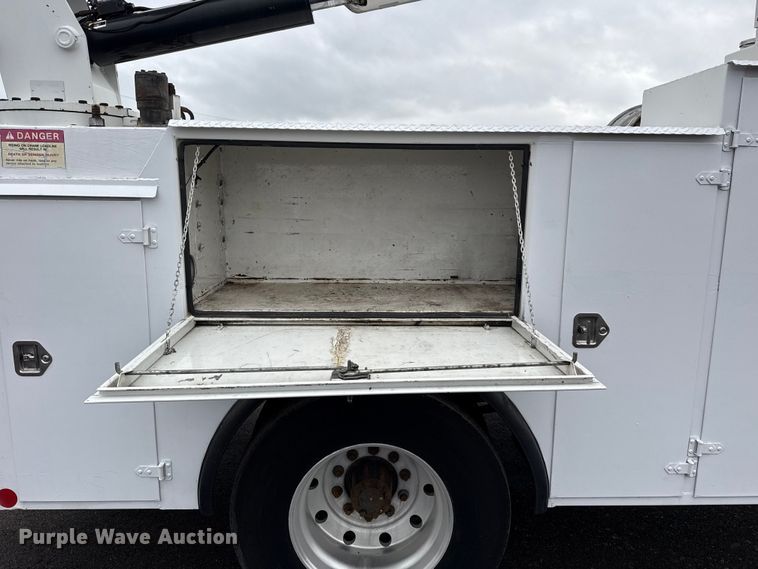 image for item EG8837 1991 International 4600 utility / service truck