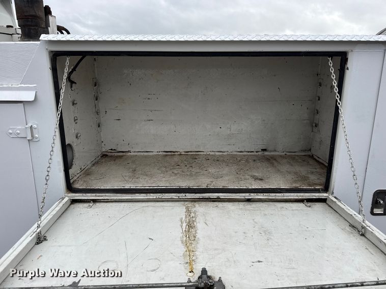 image for item EG8837 1991 International 4600 utility / service truck