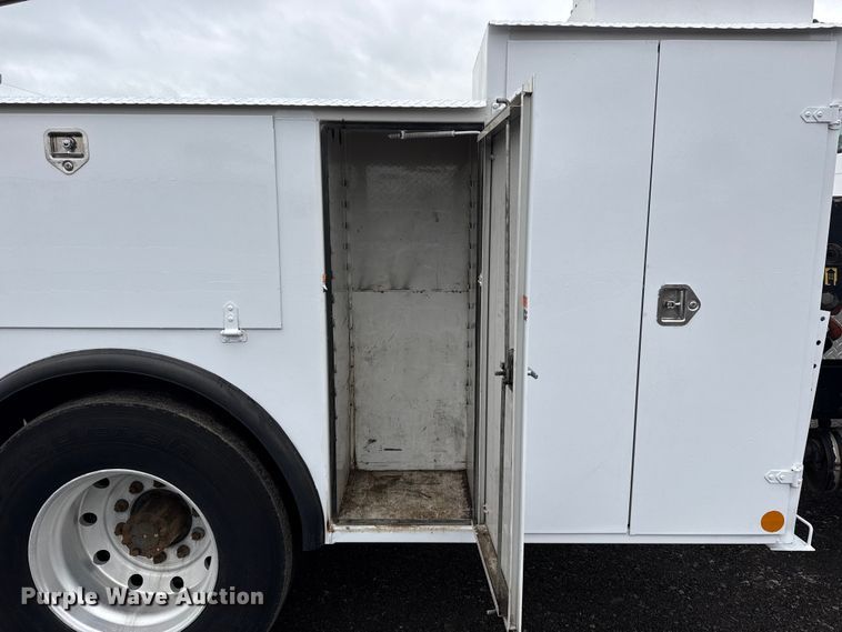 image for item EG8837 1991 International 4600 utility / service truck