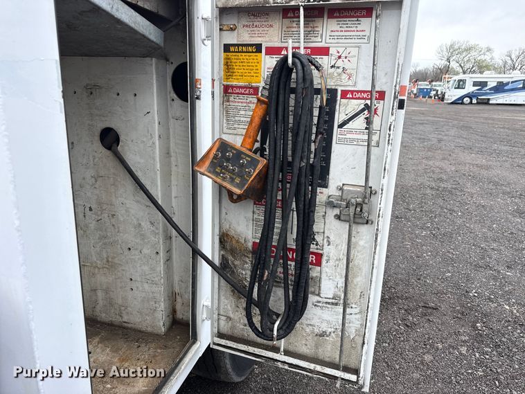 image for item EG8837 1991 International 4600 utility / service truck