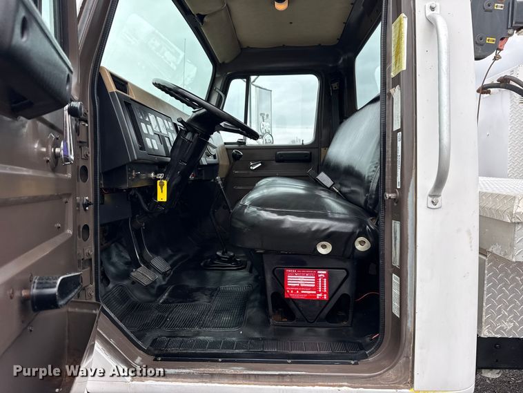image for item EG8837 1991 International 4600 utility / service truck