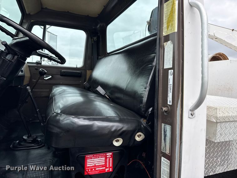 image for item EG8837 1991 International 4600 utility / service truck
