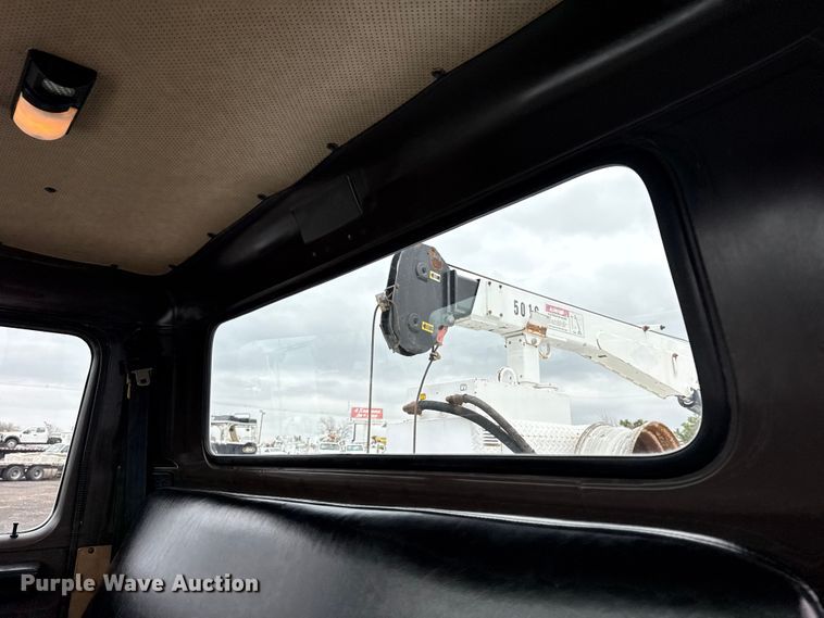 image for item EG8837 1991 International 4600 utility / service truck