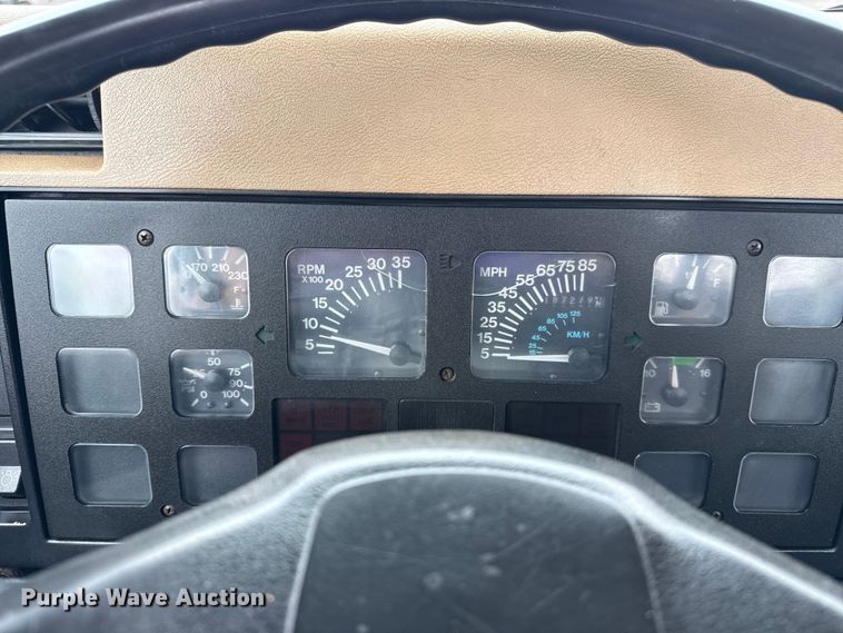 image for item EG8837 1991 International 4600 utility / service truck