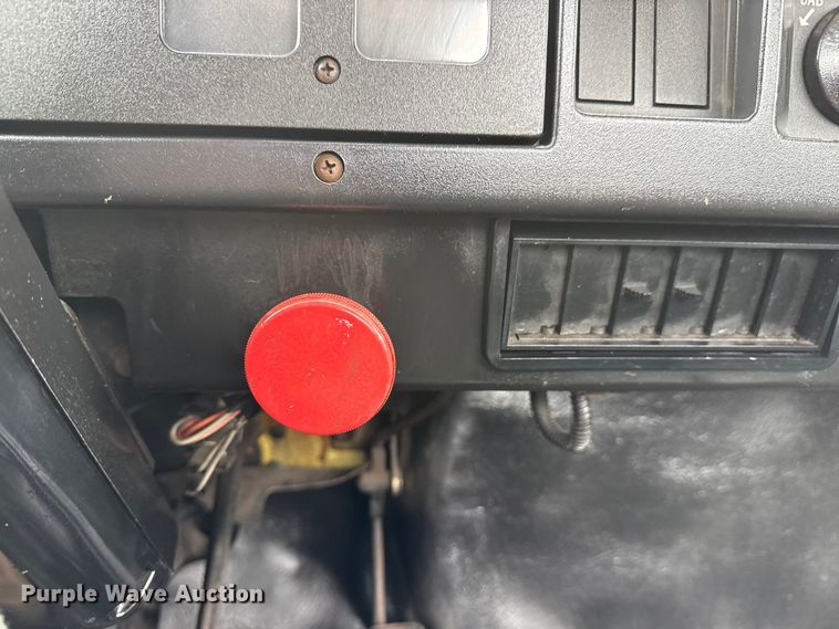 image for item EG8837 1991 International 4600 utility / service truck