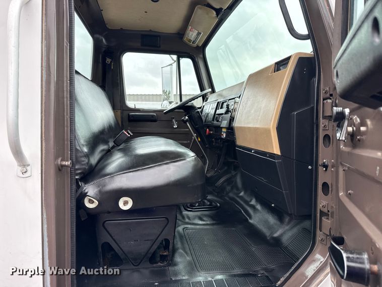 image for item EG8837 1991 International 4600 utility / service truck