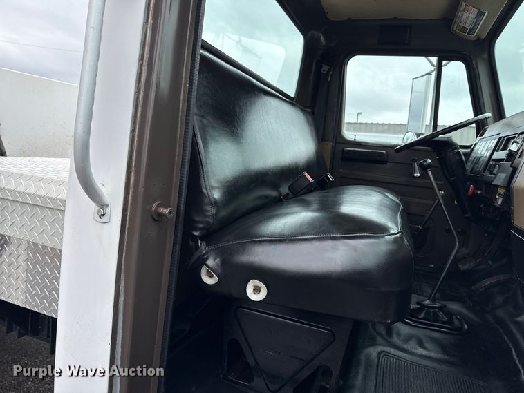 image for item EG8837 1991 International 4600 utility / service truck