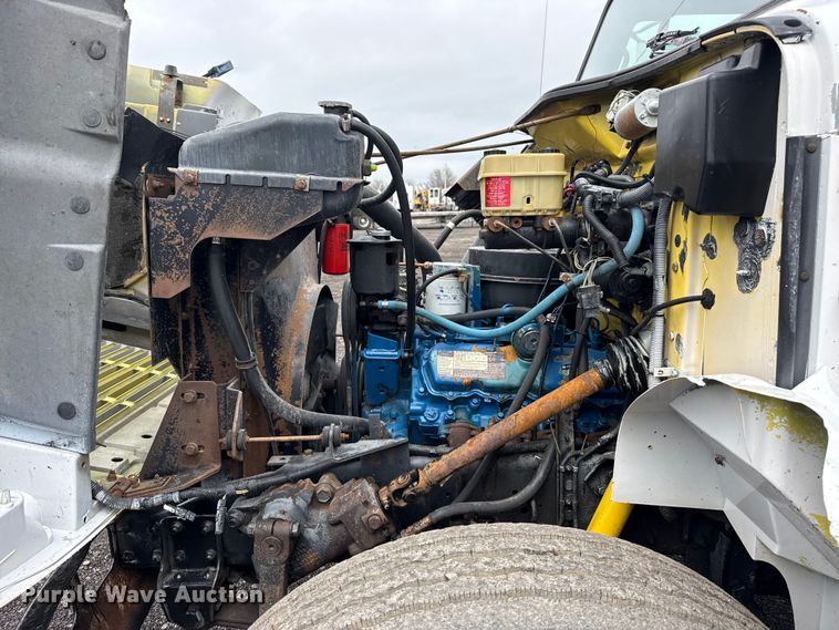 image for item EG8837 1991 International 4600 utility / service truck