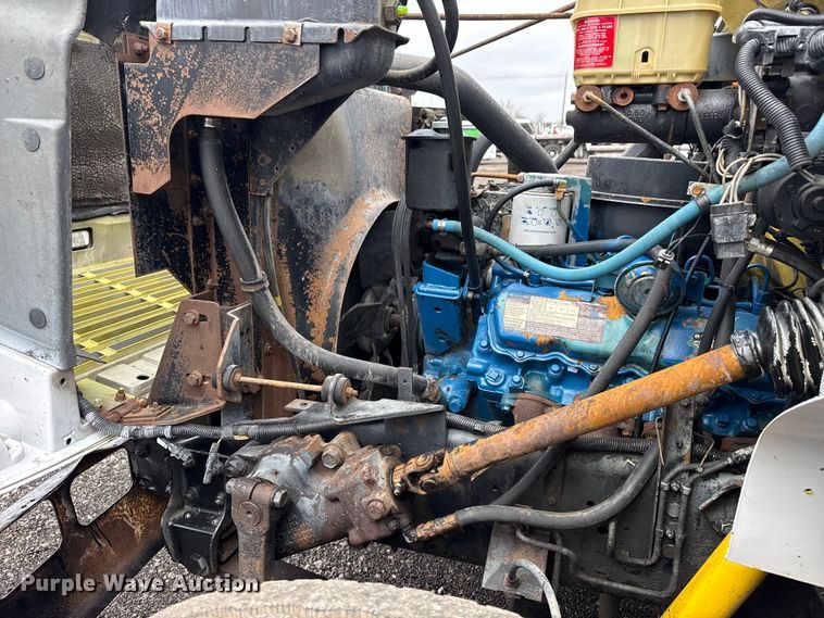 image for item EG8837 1991 International 4600 utility / service truck