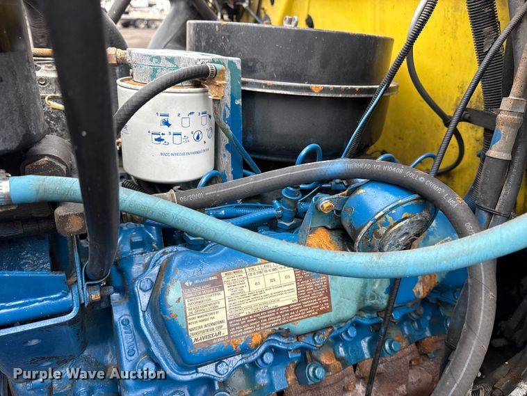 image for item EG8837 1991 International 4600 utility / service truck