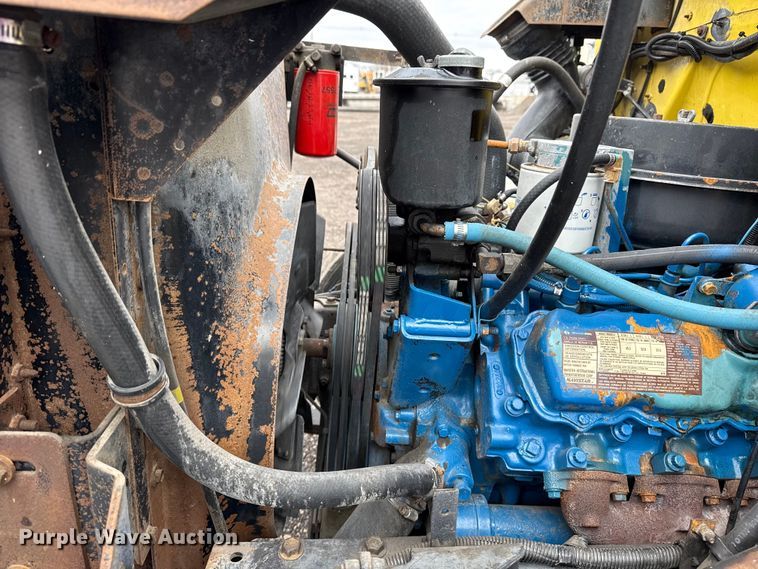 image for item EG8837 1991 International 4600 utility / service truck