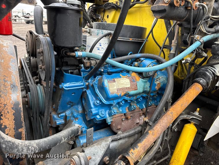 image for item EG8837 1991 International 4600 utility / service truck