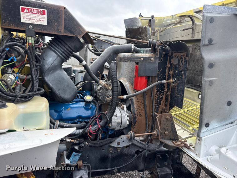 image for item EG8837 1991 International 4600 utility / service truck