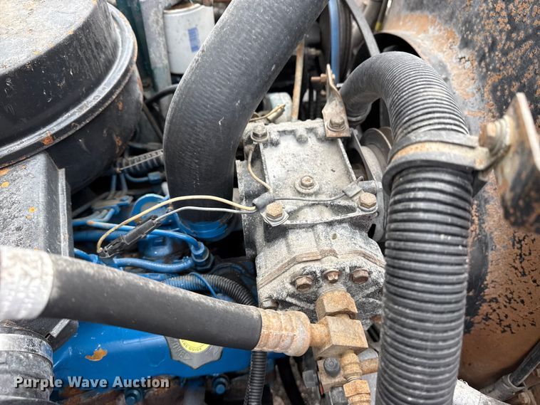 image for item EG8837 1991 International 4600 utility / service truck