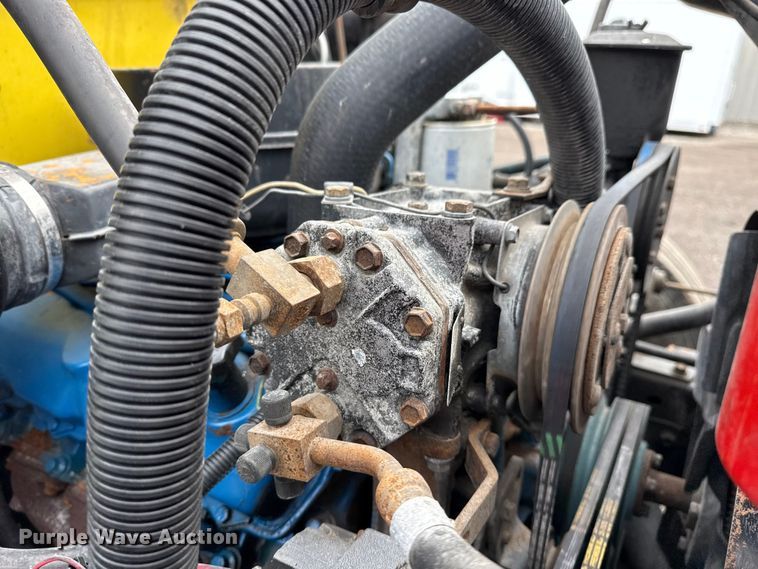 image for item EG8837 1991 International 4600 utility / service truck
