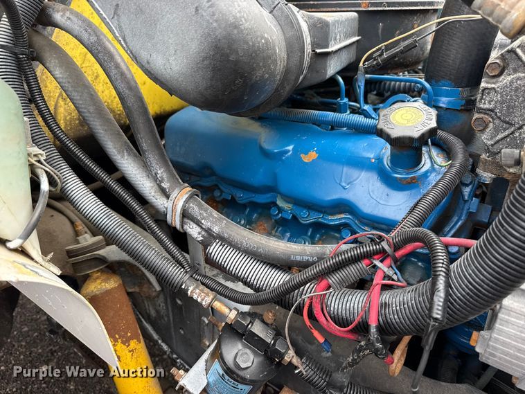 image for item EG8837 1991 International 4600 utility / service truck