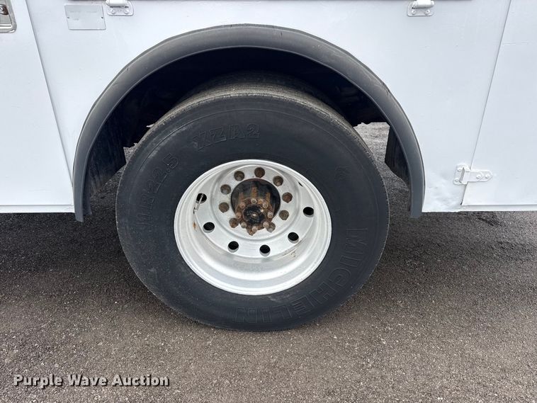 image for item EG8837 1991 International 4600 utility / service truck