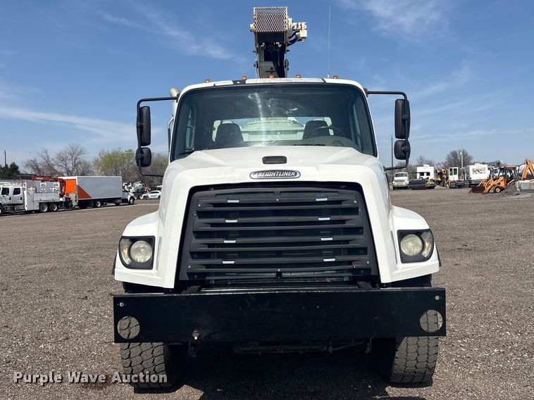 image for item EG8873 2013 Freightliner 114SD crane truck