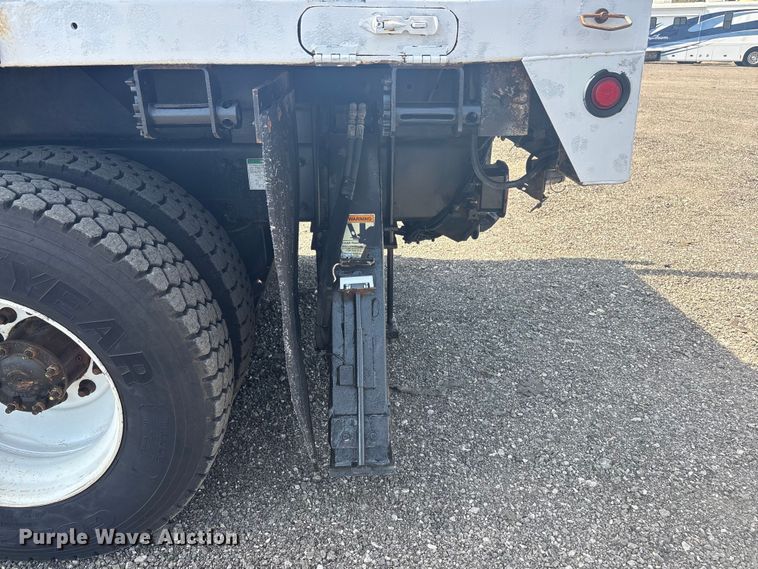 image for item EG8873 2013 Freightliner 114SD crane truck