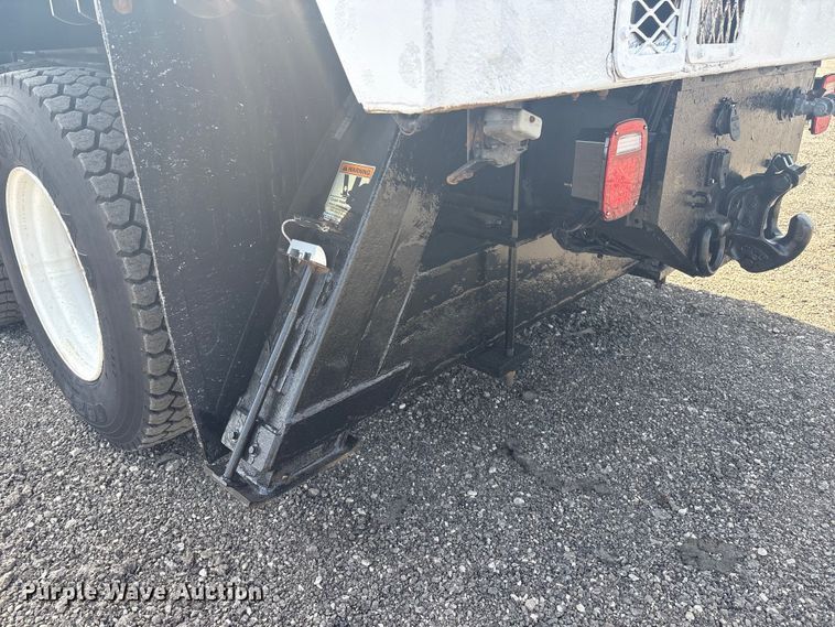 image for item EG8873 2013 Freightliner 114SD crane truck